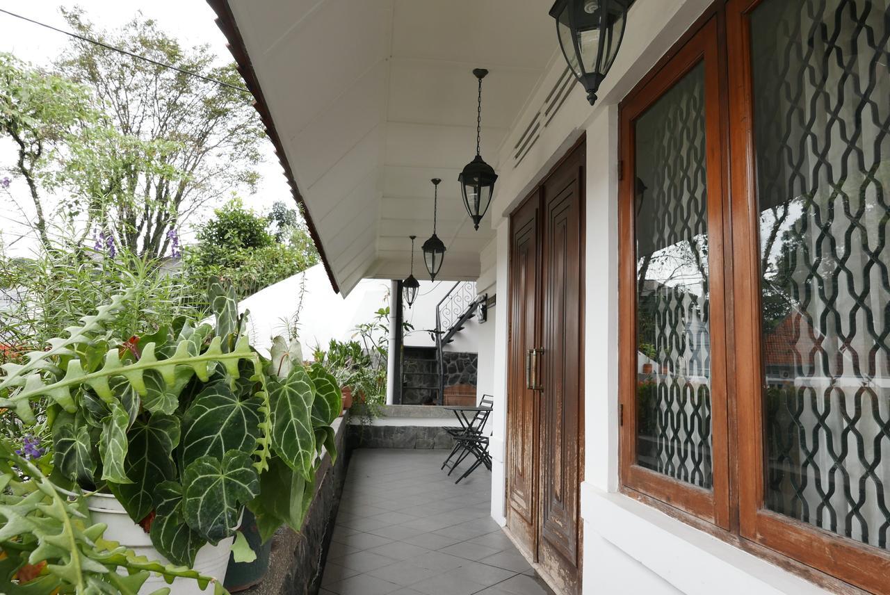 Ciwulan 36 Guest House Bandung Exterior foto